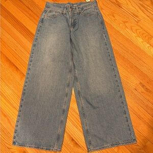 NWT!!  Old Navy Light Blue Mid-Rise Wow Baggy Leg Jeans, Size 0 Short